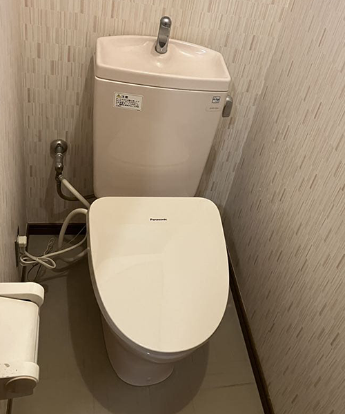 タンク内で水漏れ発生したトイレ