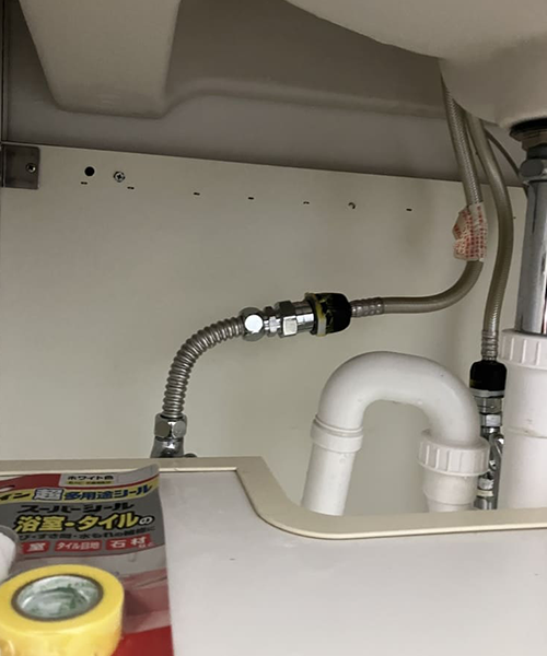 フレキ管を交換して水漏れ修理