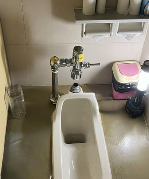 和式トイレのフラッシュバルブ交換作業