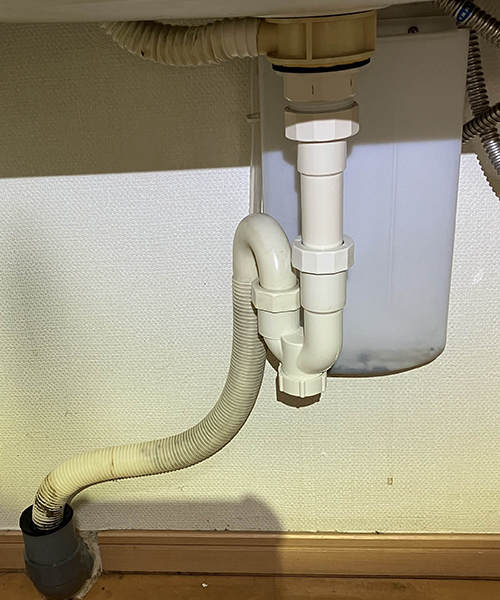 排水トラップを交換して洗面台の水漏れ修理