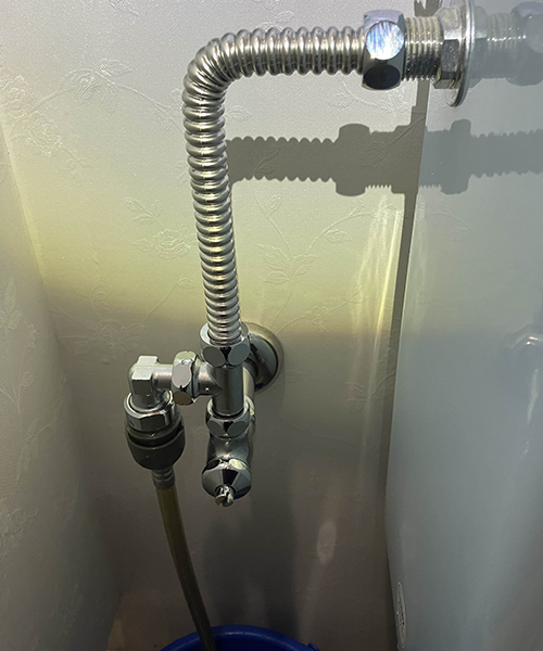 給水管を交換してトイレの水漏れ修理