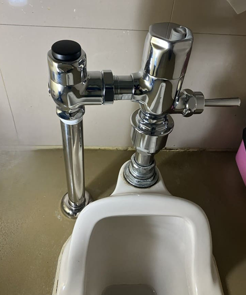 和式トイレのフラッシュバルブを取り替えて水漏れ修理