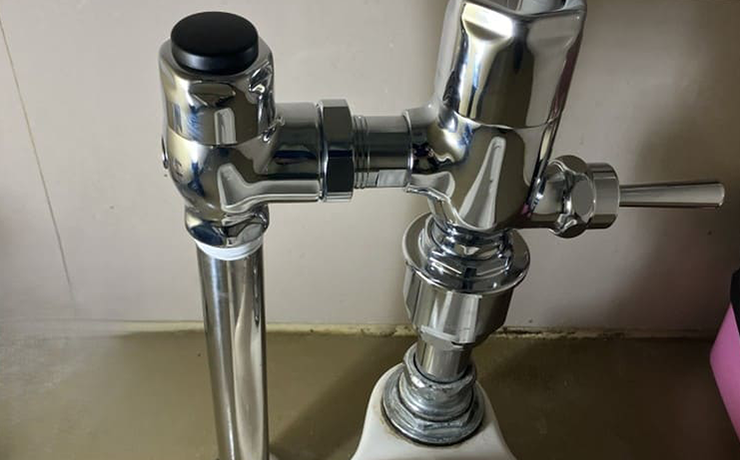 相模原市緑区で和式トイレのフラッシュバルブ交換して水漏れ修理