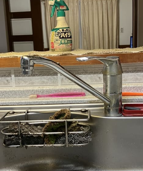 水漏れを起こしているキッチン蛇口