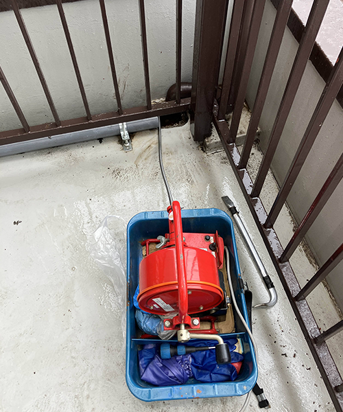 トーラー作業で雨水管の詰まり解消