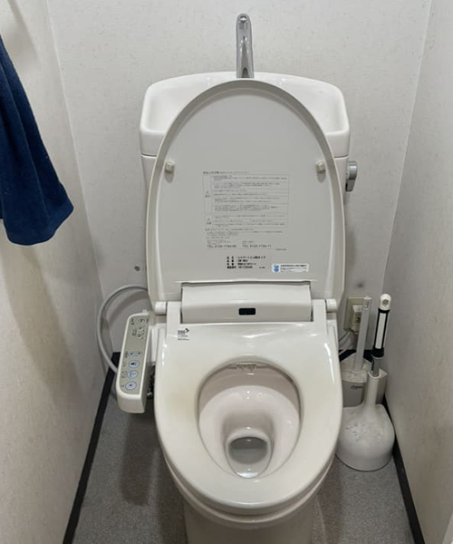 タンクと便座交換してトイレの水漏れ修繕