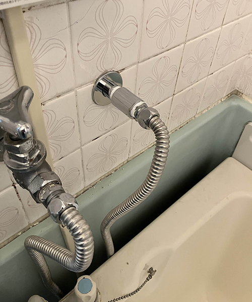 新しい給湯管に取り替えて修繕
