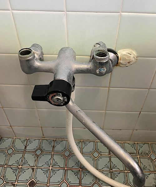 水栓上部の交換作業