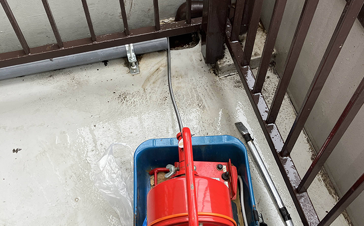 春日部市でトーラー作業して雨水管の詰まり解消