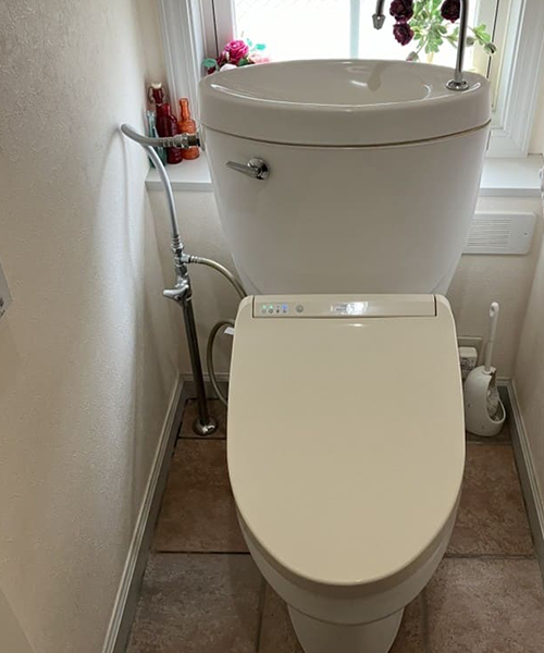 KOHLERのトイレから水漏れ発生