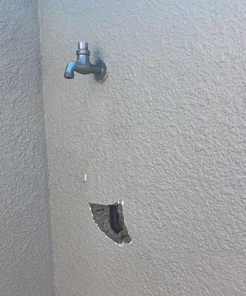 水漏れを起こした屋外の単水栓