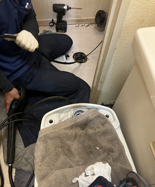 トイレの排水口から高圧洗浄