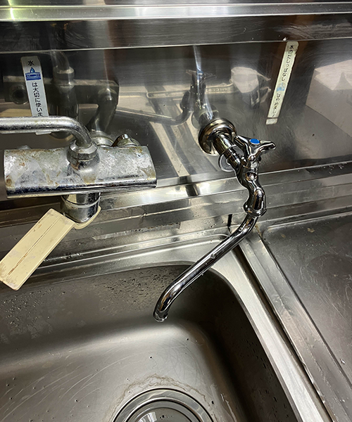 キッチンの給水側にKVKの単水栓を新規取付