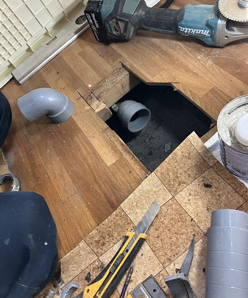 排水トラップの交換作業