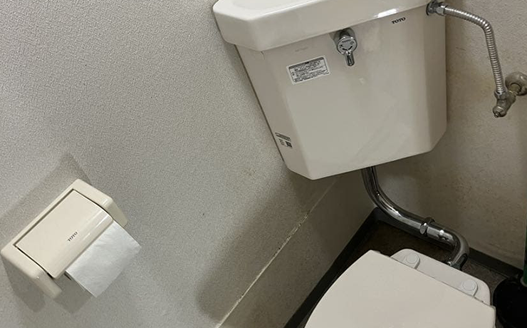 横浜市鶴見区で隅付トイレを一式交換