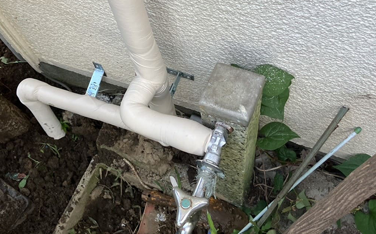 西東京市で漏水した屋外の給水管を一部引き直して修理