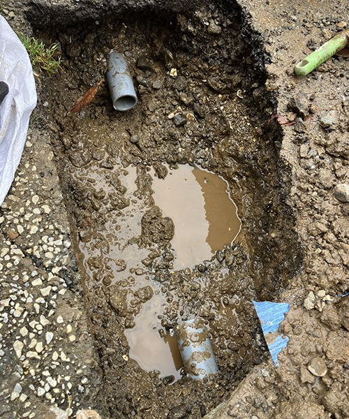 漏水ている箇所の給水管を撤去