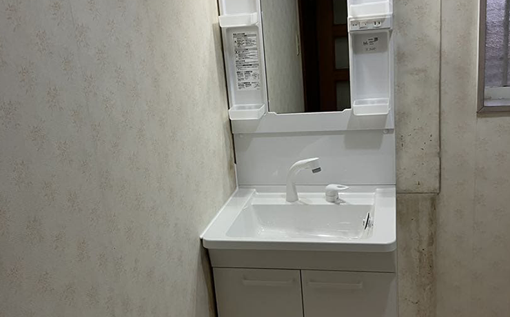 小平市で止水栓から水漏れした洗面化粧台を交換