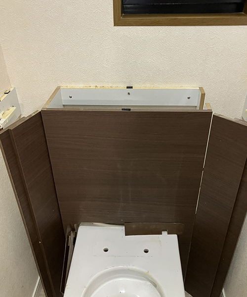 トイレのウォシュレット便座の交換中