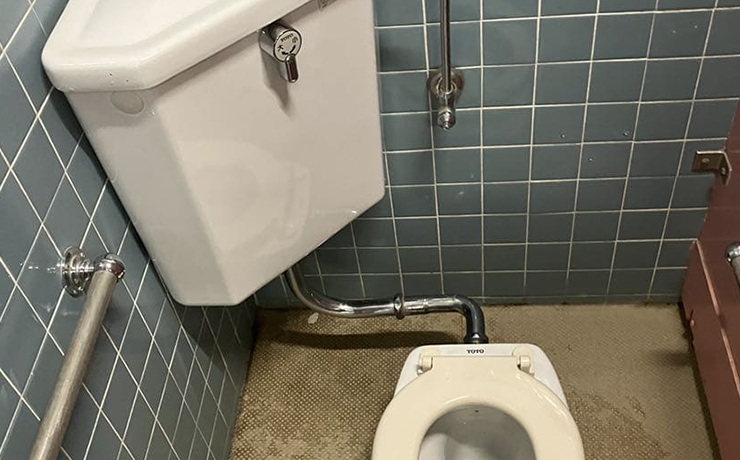 伊勢原市でトイレの洗浄管とスパッドを脱着・再接続