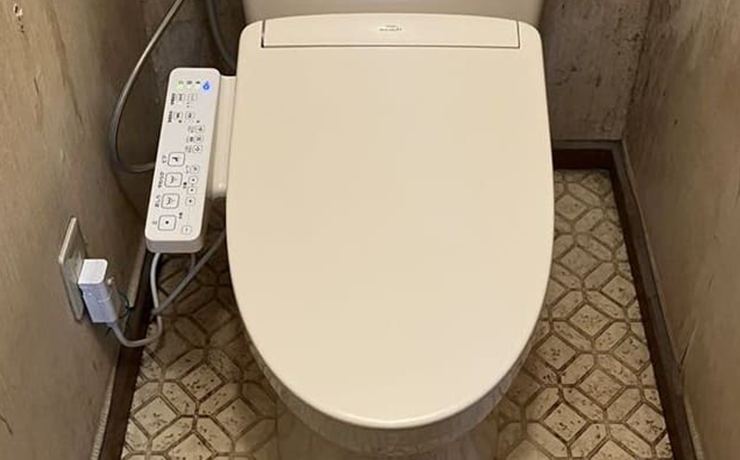 中野区で水漏れしたトイレをピュアレストQRへ交換