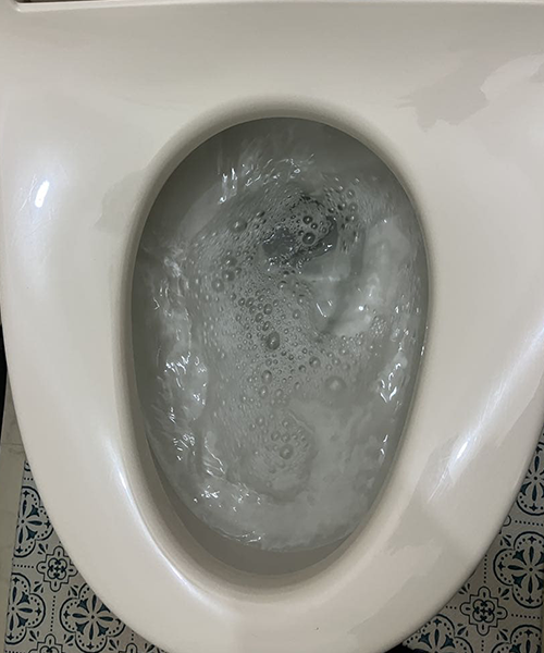 水を流すと異音がするトイレ