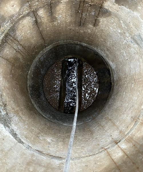 超高圧洗浄で排水管の詰まりの除去作業